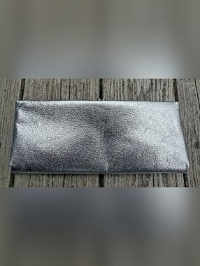 1960s silver foil trapezoid • kiss lock frame clutch • prom / wedding / formal